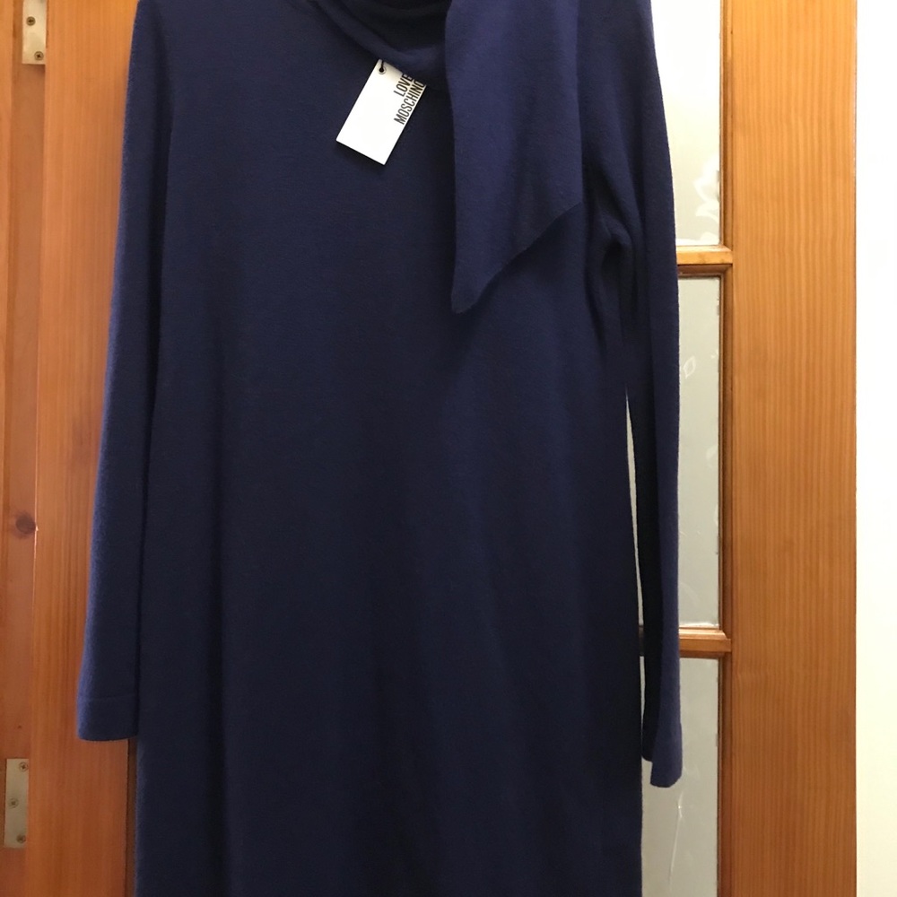Love ❤️ Moschino Wool Dress - Picture 2 of 16